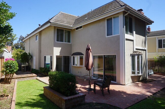 12 Holly St in Irvine, CA - Building Photo - Building Photo