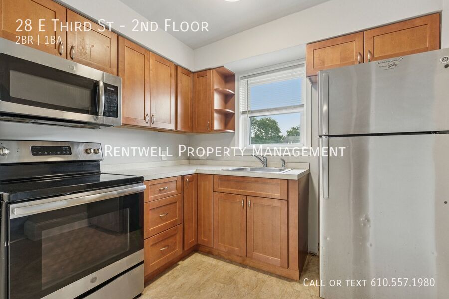 28 E 3rd St in Pottstown, PA - Building Photo