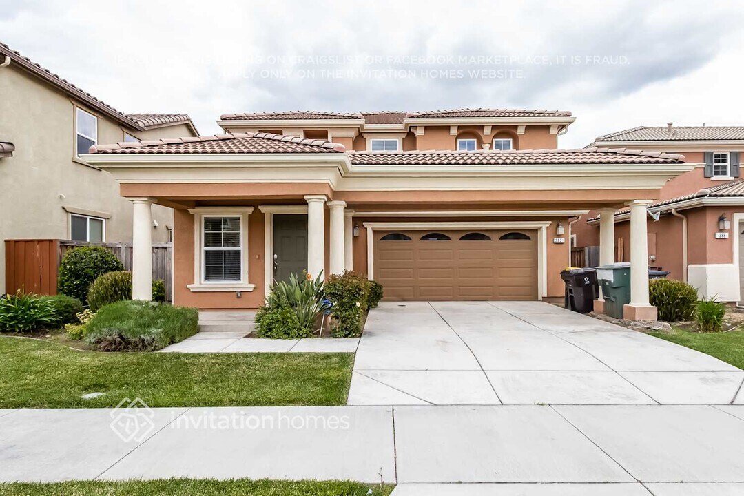 382 Craftsman Dr in Lathrop, CA - Building Photo