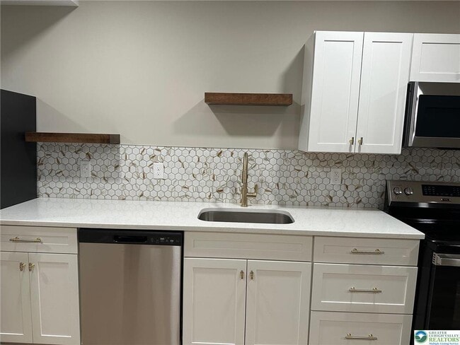 427 Delaware Ave in Portland, PA - Building Photo - Building Photo