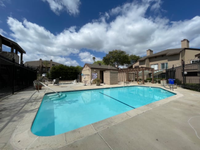 6510 College Grove Dr in San Diego, CA - Foto de edificio - Building Photo