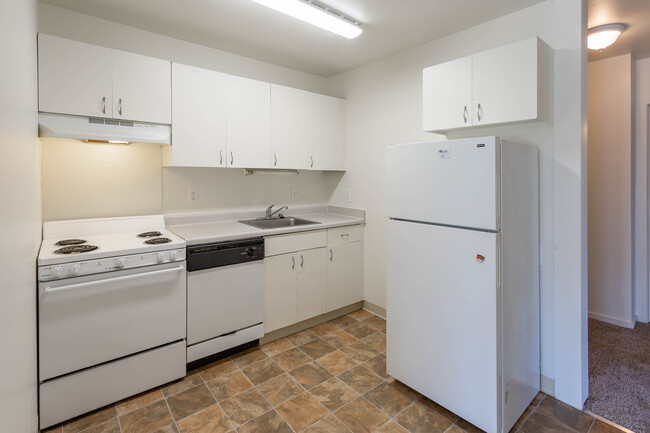 The Forum Apartments in Mt. Pleasant, MI - Building Photo - Interior Photo