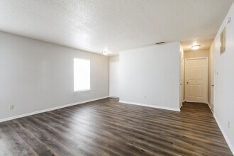 2276 Providence Ct in Greenwood, IN - Building Photo - Building Photo