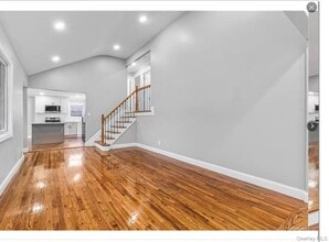 92 Ruland Rd N in Selden, NY - Foto de edificio - Building Photo