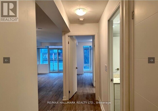 525 Adelaide St W in Toronto, ON - Building Photo - Building Photo