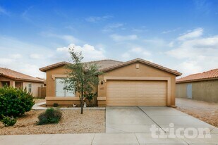 42309 W Desert Fairways Dr, Unit 2 in Maricopa, AZ - Building Photo