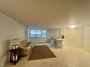 7135 Collins Ave, Unit 702 in Miami, FL - Building Photo - Building Photo