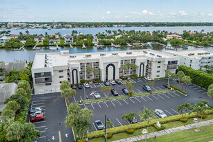 3525 S Ocean Blvd in Palm Beach, FL - Building Photo