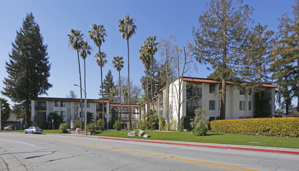 Mission West Apartments in Santa Clara, CA - Building Photo