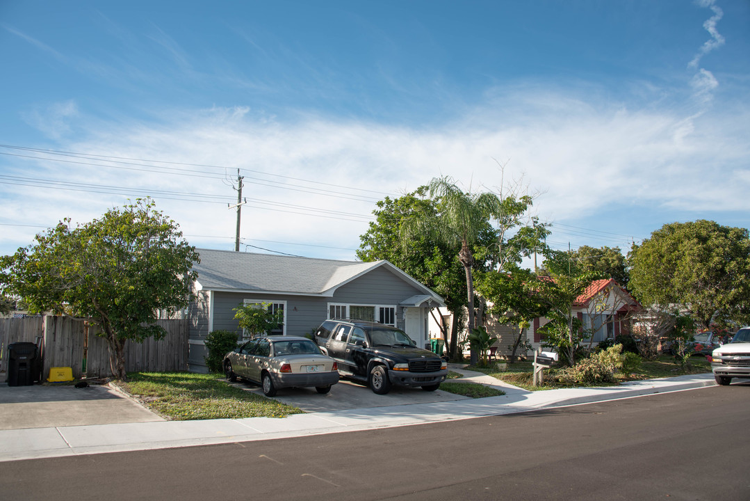 1309 N J St in Lake Worth, FL - Building Photo