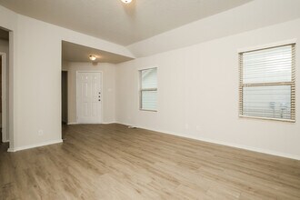 5207 Jade Crossing in San Antonio, TX - Building Photo - Building Photo