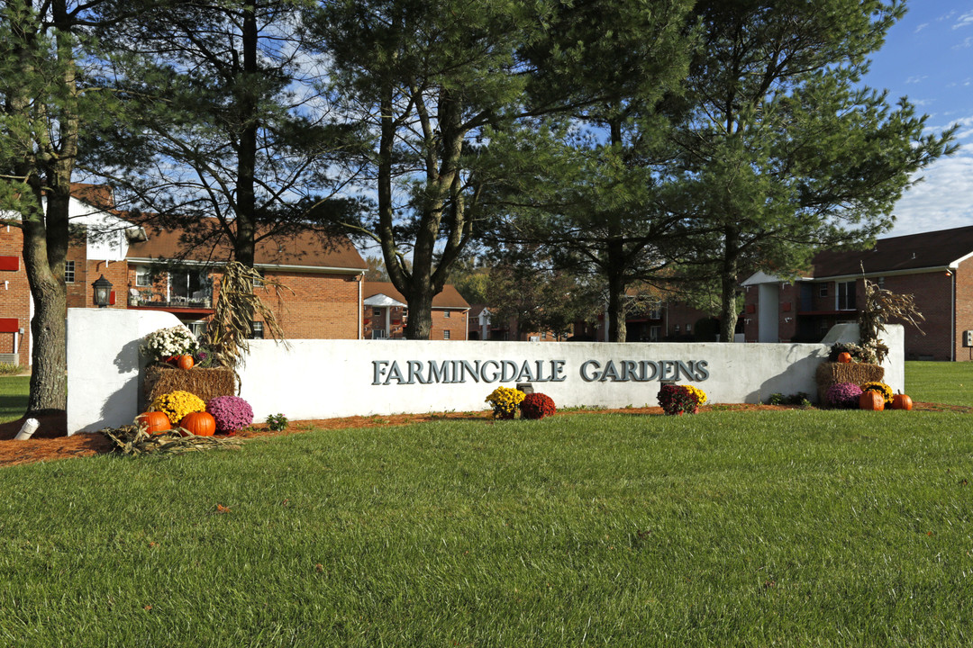 Farmingdale Gardens in Farmingdale, NJ - Foto de edificio