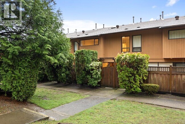 9024 Centaurus Cir in Burnaby, BC - Building Photo - Building Photo