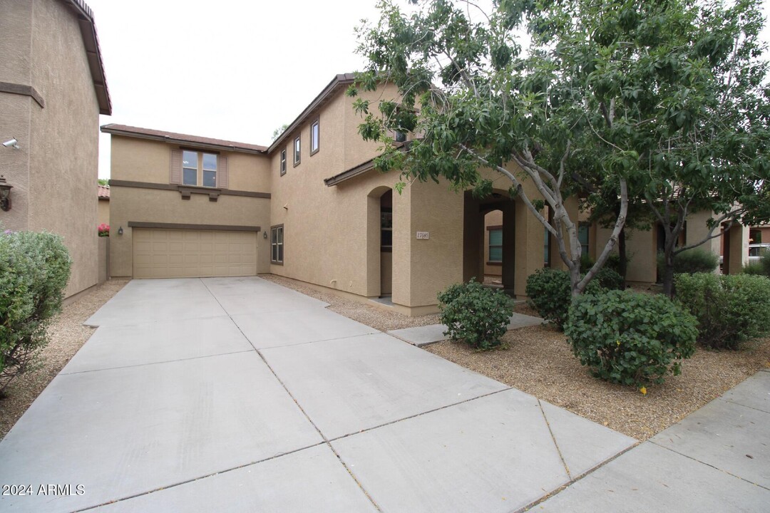 17085 N 184th Ln in Surprise, AZ - Foto de edificio