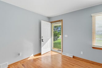 2710 S 48th Ave in Omaha, NE - Foto de edificio - Building Photo