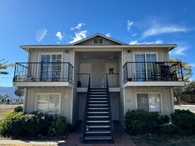 1725 Sunkist Dr in Susanville, CA - Building Photo