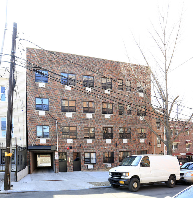 596 E 170th St in Bronx, NY - Building Photo - Building Photo