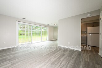 317 Canterbury Ct in Oakmont, PA - Building Photo - Building Photo