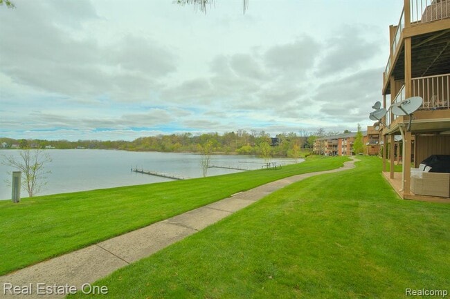 1944 Klingensmith Rd in Bloomfield Township, MI - Building Photo - Building Photo