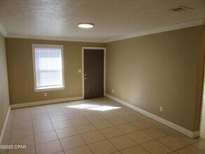 1410 New York Ave in Lynn Haven, FL - Foto de edificio - Building Photo