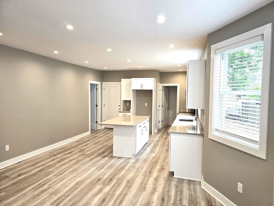 39 Fiske St in Waltham, MA - Building Photo