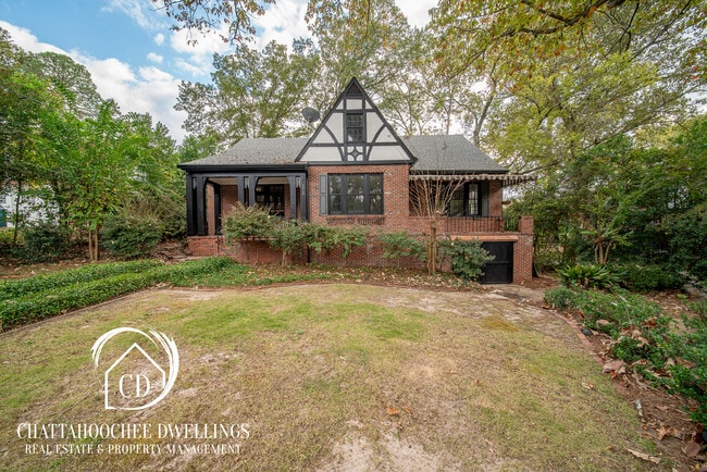 property at 2010 Cherokee Dr