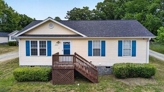 1608 Mcpherson St in Greensboro, NC - Building Photo