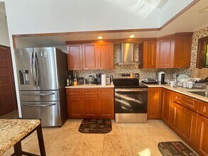 1055 Alewa Dr in Honolulu, HI - Building Photo - Building Photo