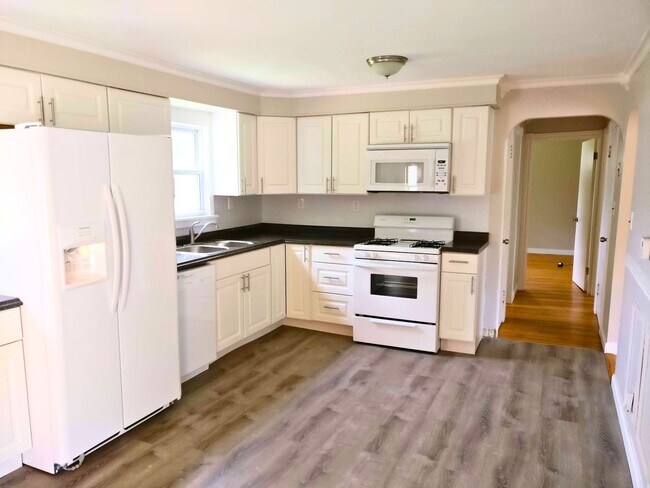72 Westbrook Dr in Springfield, MA - Building Photo - Building Photo