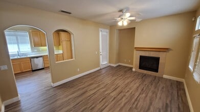 24747 Montevista Cir in Santa Clarita, CA - Building Photo - Building Photo