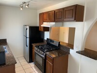 12504 Venice Blvd., Unit 204 in Los Angeles, CA - Building Photo - Building Photo