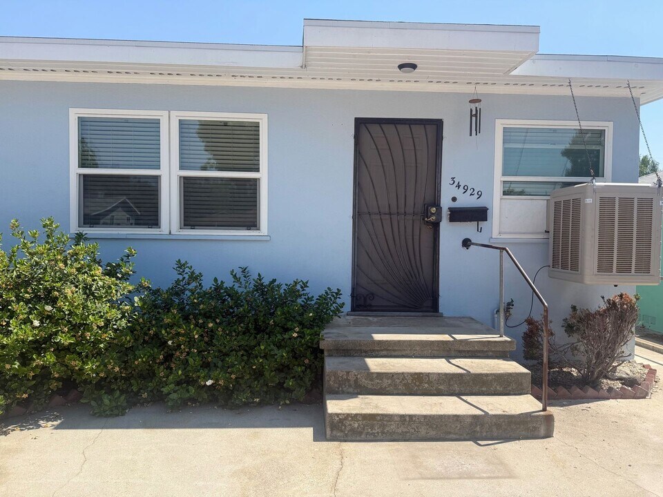 34929 Beech Ave in Yucaipa, CA - Foto de edificio