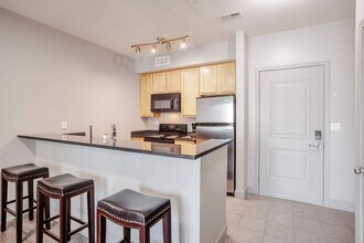 121 E Freedom Way in Cincinnati, OH - Building Photo - Building Photo