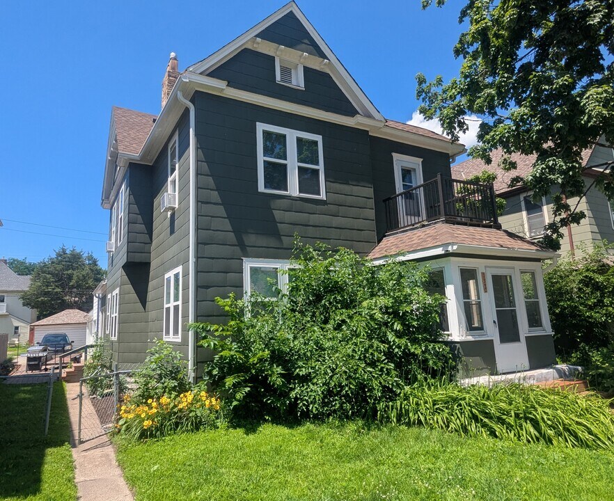 1330 Monroe St NE in Minneapolis, MN - Building Photo