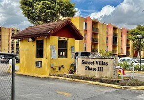 4705 NW 7th St in Miami, FL - Building Photo