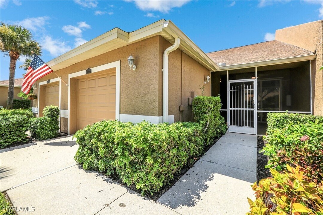 1725 Morning Sun Ln in Naples, FL - Building Photo