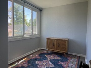 2209 N Keeler Ave in Chicago, IL - Building Photo - Building Photo