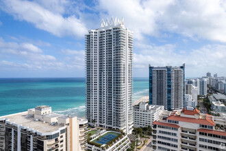 Akoya in Miami Beach, FL - Building Photo - Building Photo