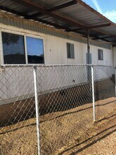 5449 Bain St in Jurupa Valley, CA - Foto de edificio - Building Photo