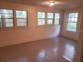245 S Salisbury Ave in DeLand, FL - Building Photo - Building Photo