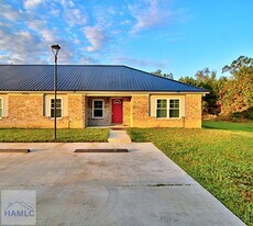 5781 E Oglethorpe Hwy in Midway, GA - Building Photo