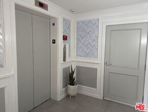 100 N Wetherly Dr in Los Angeles, CA - Building Photo - Building Photo