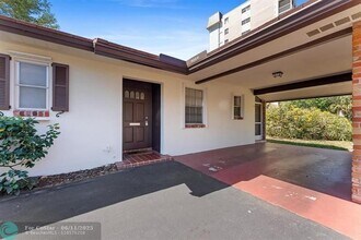9089 Thunderbird Dr in Coral Springs, FL - Foto de edificio - Building Photo