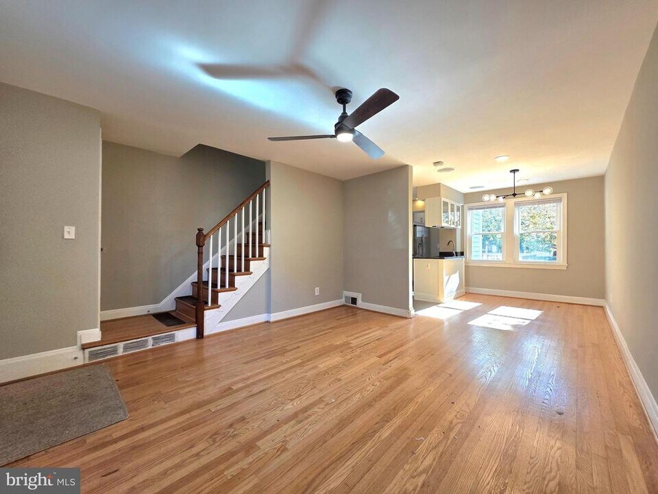 527 E Nelson Ave in Alexandria, VA - Building Photo