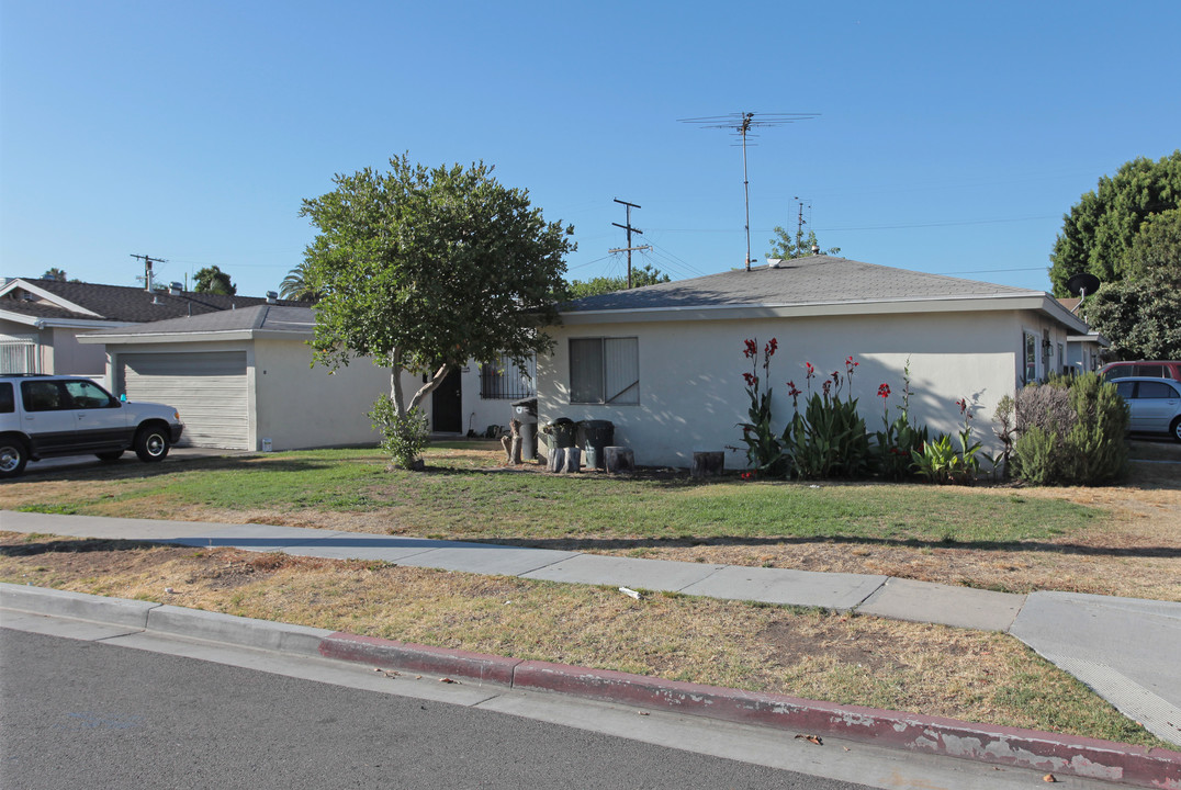 4002 E 57th St in Maywood, CA - Building Photo