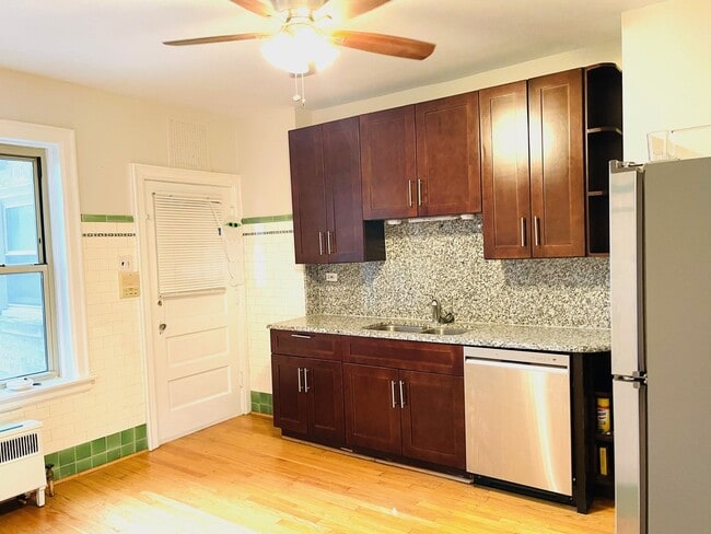 1527 W Pratt Blvd in Chicago, IL - Building Photo - Building Photo