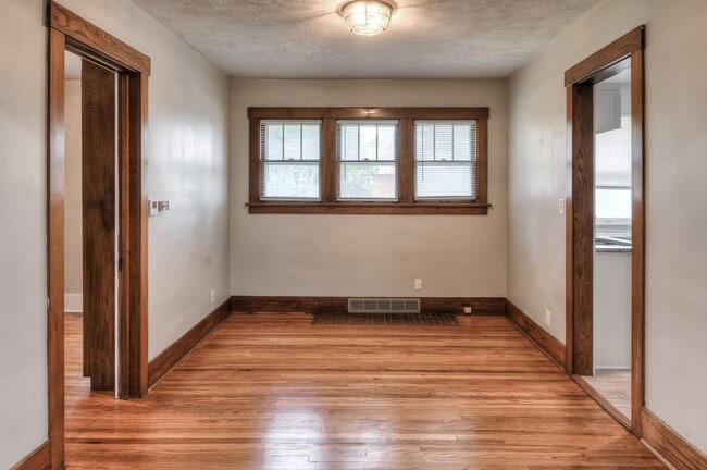 5567 Mason St in Omaha, NE - Building Photo - Building Photo