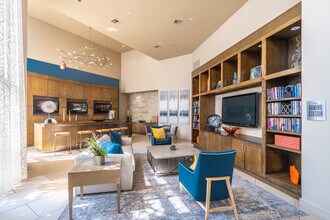 Voyager at the Space Center in Nassau Bay, TX - Foto de edificio - Interior Photo