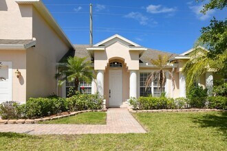 1273 Scarlet Oak Cir in Vero Beach, FL - Foto de edificio - Building Photo