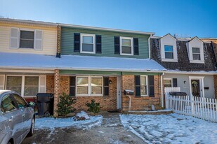 3393 Lakecrest Rd in Virginia Beach, VA - Building Photo